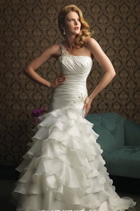 十二星座最适合的婚纱